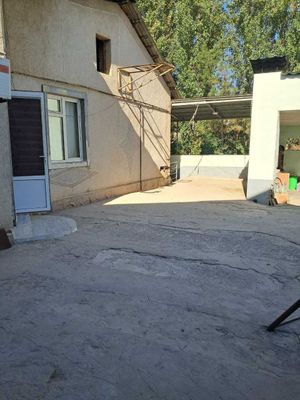 Карасу-6 ул.Кизилсув вдоль речки дом 3,5-сот 5-комн 120 м² фасад 25 м