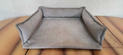 Лежанки для маленьких собачек и кошек.