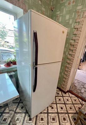 Срочно продается хололильник LG 400л в отличном состоянии