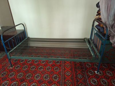 Продам железную кровать. Темир пружинали кровать сотилади