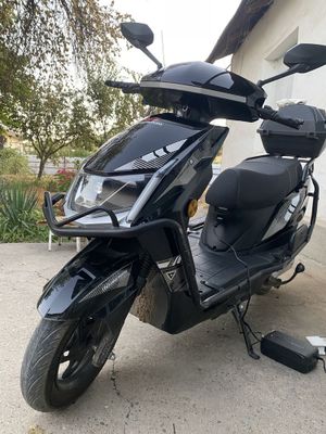 Skuter sotladi srochni yengi