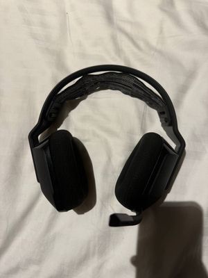 Наушники Logitech G733