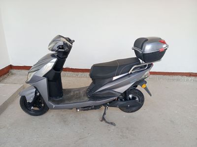 Bonvi elektr skuteri sotiladi