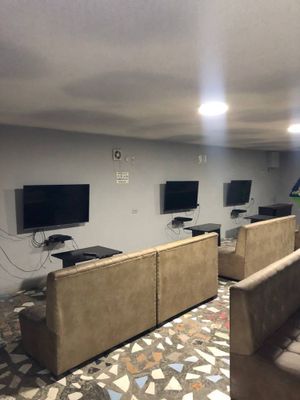 Playstation 3 manzil dubai restaran oldida