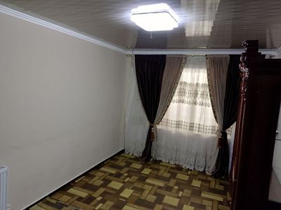 Bekobod shaxar 12 mkr da kvartira sotiladi