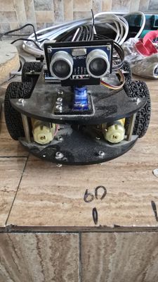 машинка робот. arduino .