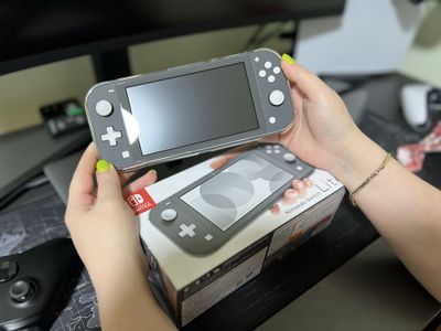 Срочно продаю Nintendo Switch Lite