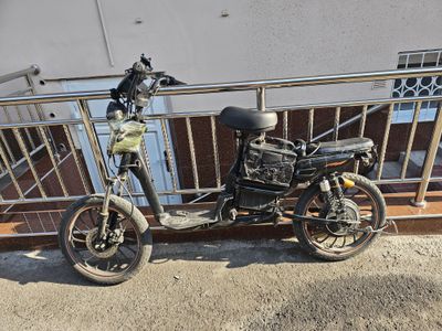 Skuter srochna sotiladi 3mln 500