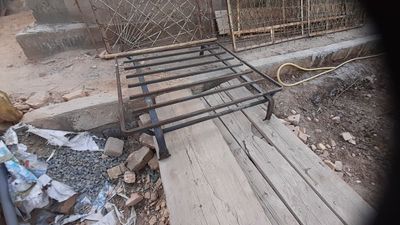 Тез арада машиныннын тобесине багажсатылады