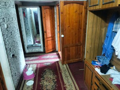 KVАRTIRА SOTILАDI

4 qavatli 
3-qavat 4 xona
Uy xo