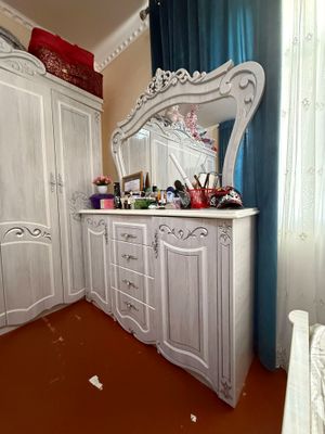 Spalniy Garnitur sotiladi srochno, holati yaxshi