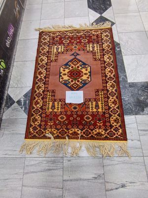 Продам персидский шерстяной ковер ручной работы.