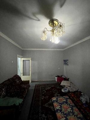 Продается 2-комнатная квартира в центре Ахангарана
