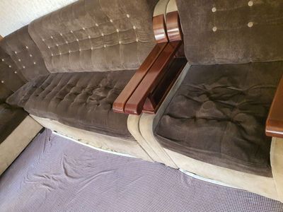 Srochna original divan ugalok sotiladi kreslosiyam bor sifati vawe zor