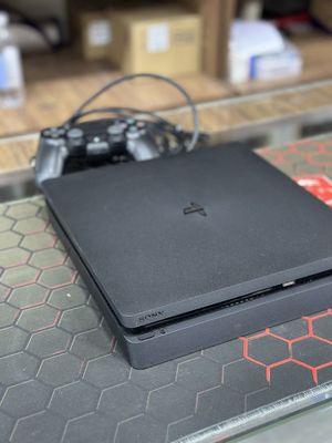 Playstation 4 slim