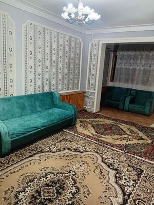Сдаётся СВОЯ 2х комнатная квартира около метро со свежей косметикой.