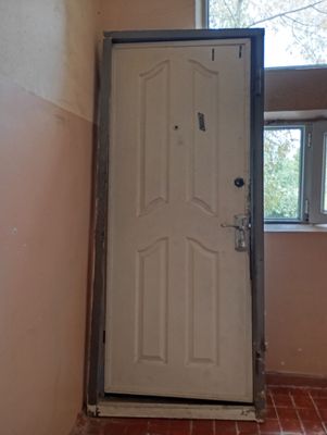 продам железную дверь