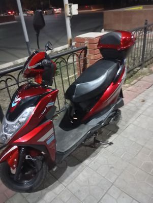 Скутер бензиновый