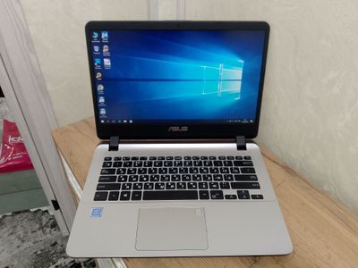 Noutbuk Asus sotiladi