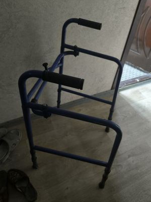 Продам ходунки для пожелых людей