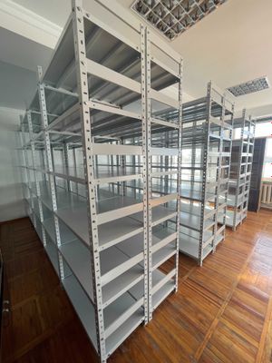 Высокие складские стеллажи