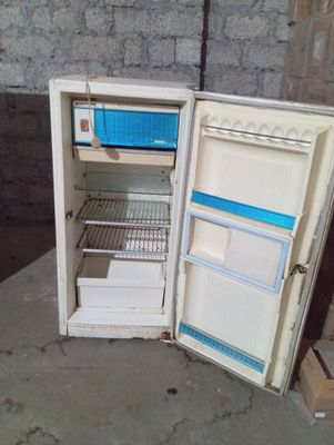 Холодилник сотилади