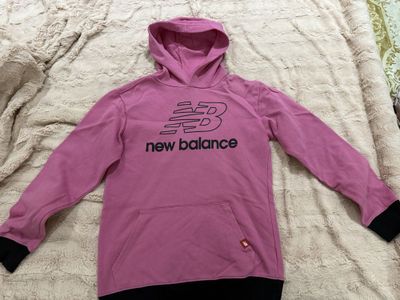 розовое худи new balance