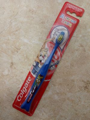 Новая в упаковке зубная щетка Colgate супермягкая для детей+игрушка