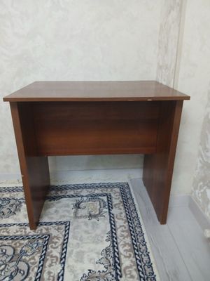 Dars qiladigan stol
