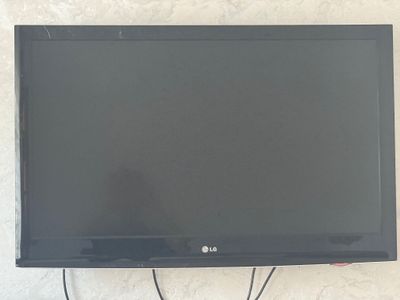 LG televizor 43 dyum