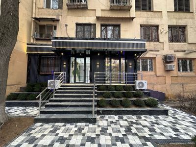 Шедевр Ц4 ПРОДАЕТСЯ нежилое помещение 100м2 3 комнаты центр города
