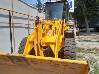 Фронталный погрузчик 942