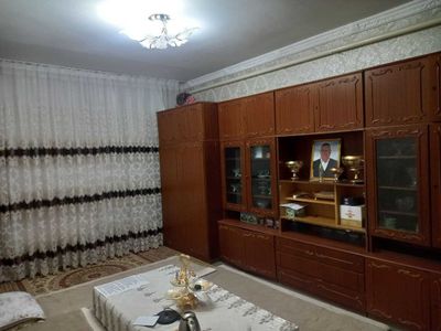 Нөкис қаласы орайынан “CAKE BUMER” арқа тәрепинде квартира сатылады.