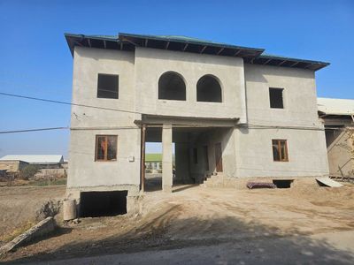 Jondor tumanida bino inshoot bolib tolash sharti asosida sotiladi