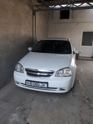 Chevrolet lacetti 2011 yili avtomat karopka moshina navarot idealni