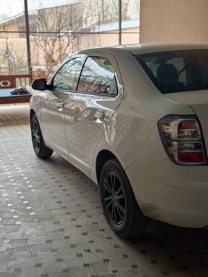 Chevrolet cobalt Midnight 2025