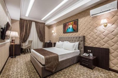 Кунлик квартира без маклер тоза жой узимники метро Ойбекда жойлашган..