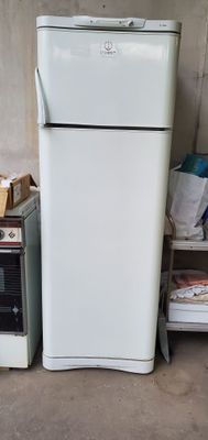 Продаётся Холодильник Indesit