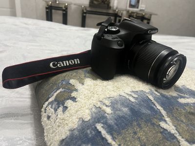 Фотоаппарат Canon EOS 1300D ,совсем новый покупал по глупости))