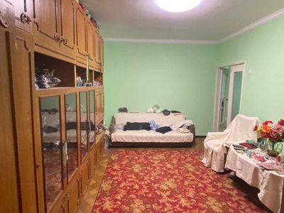 Jizzax shahri markazida 77-seriyali 3 xonali gishtli uy sotiladi.