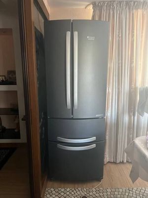 Холодильник Hotpoint Aniston Quadrio