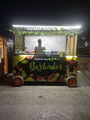 food truck tayyor ishlab turgan