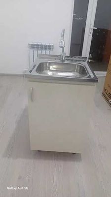Продается компактная мойка с тумбой и смесителем из нержавейки
