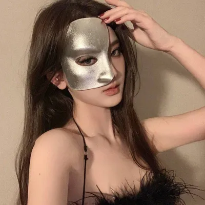 Маска инкогнито на одну часть лица Halloween