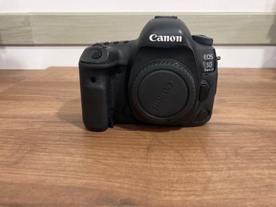 Canon 5D mark IV body