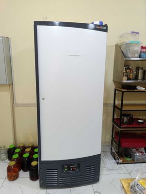 Продам холодильники промышленные почти новые