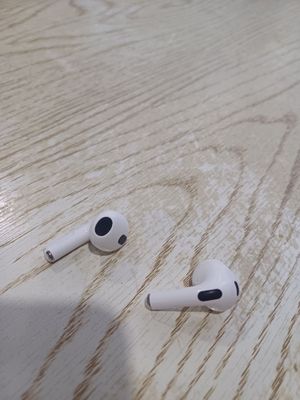 Срочно продам Apple airpods оригинал в хорошем состоянии б/у