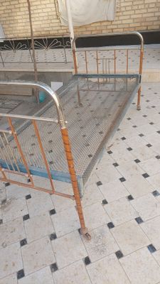 кровать