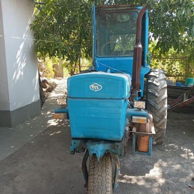 T 28 traktor sotiladi