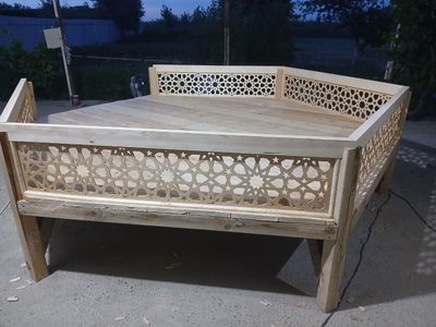 Крават, тапчан ховли учун